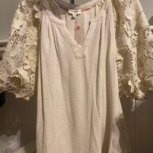 Umgee size medium linen and lace top, nwt